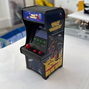Space Invaders REAL WORKING Mini Arcade Machine (Keychain Version)